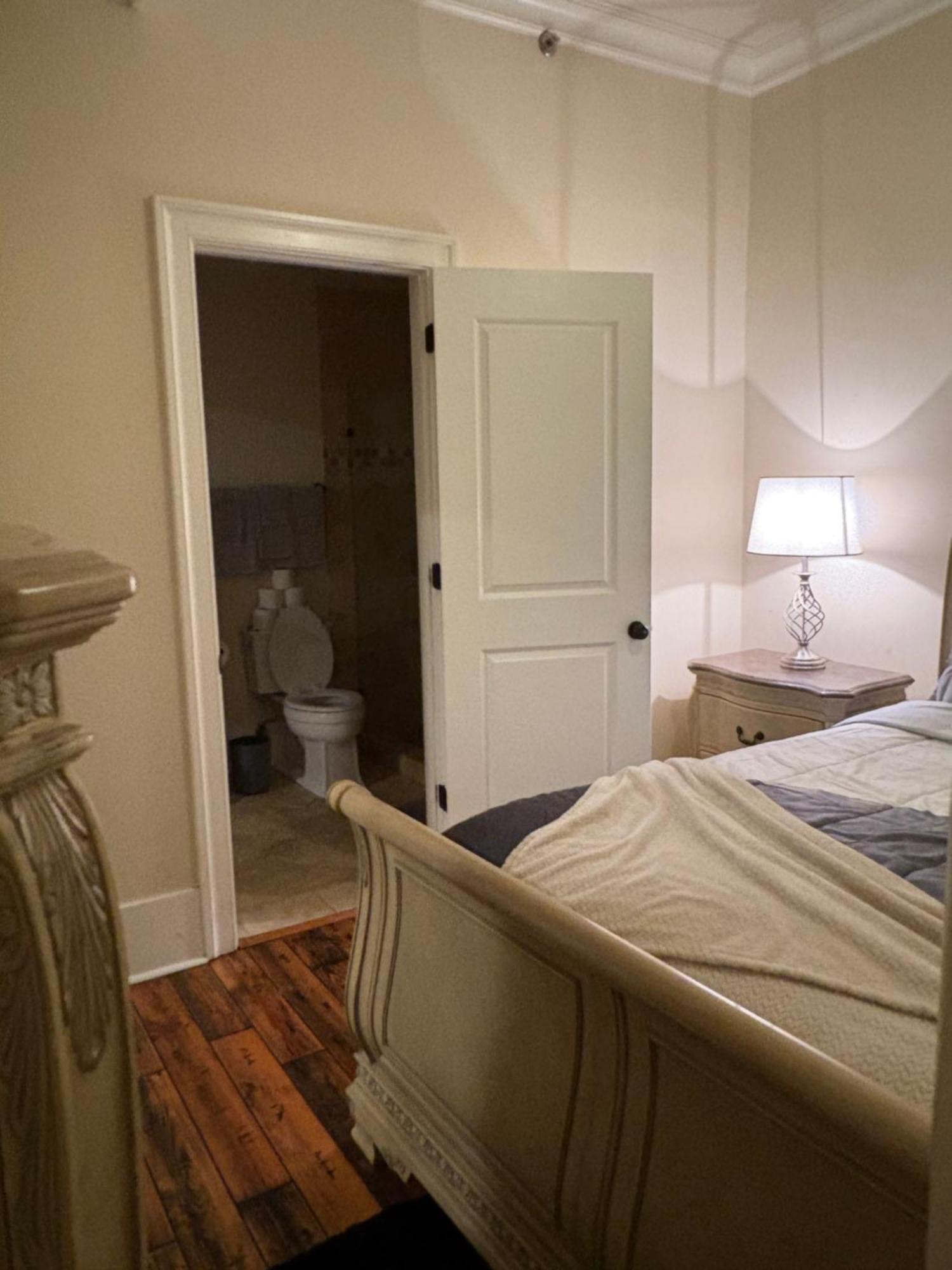 Luxury Decatur St New Orleans, French Quarter's Vieux Carre Apartment